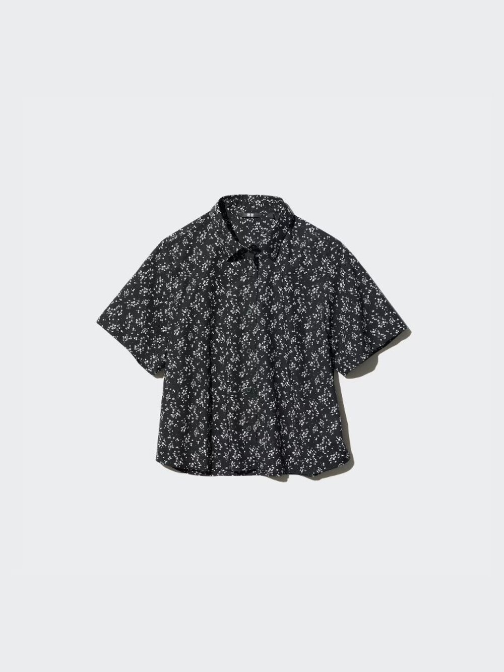 NWOT Uniqlo short-sleeve shirt